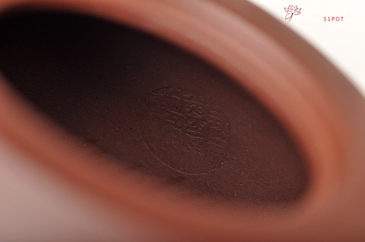 紫砂壶图片：实力派陶手郑新作品  全手玉成窑款井栏 古意 - 宜兴紫砂壶网