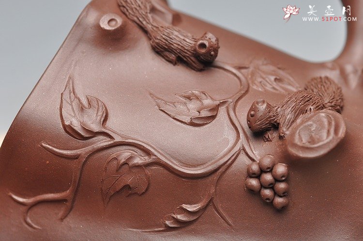 紫砂壶图片：恽益萍 松鼠葡萄桩 松鼠松桩 - 宜兴紫砂壶网