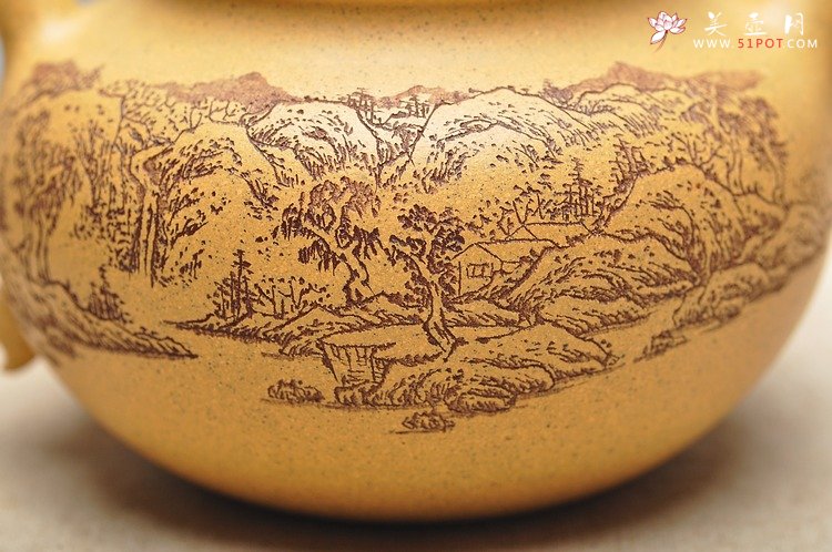 紫砂壶图片：古朴经典 儒雅得体 通景山水 莲子 - 宜兴紫砂壶网