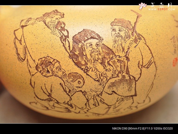 紫砂壶图片：古朴经典 儒雅得体 通景山水 莲子 - 宜兴紫砂壶网