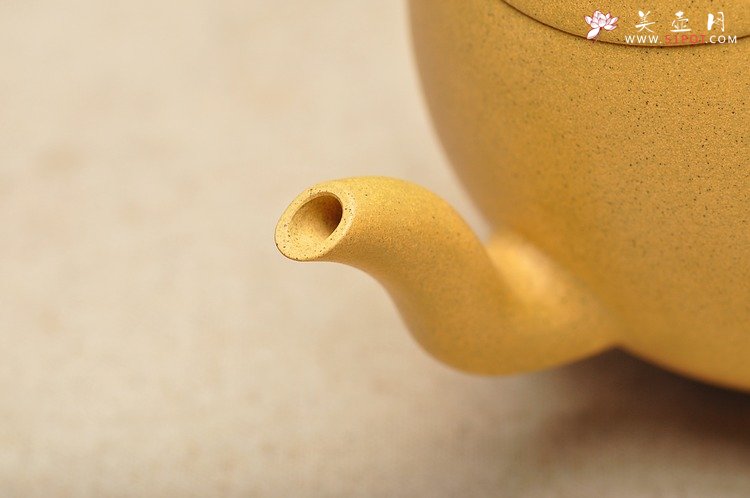 紫砂壶图片：本山绿 窈窕迷人 全手鹅蛋 - 宜兴紫砂壶网