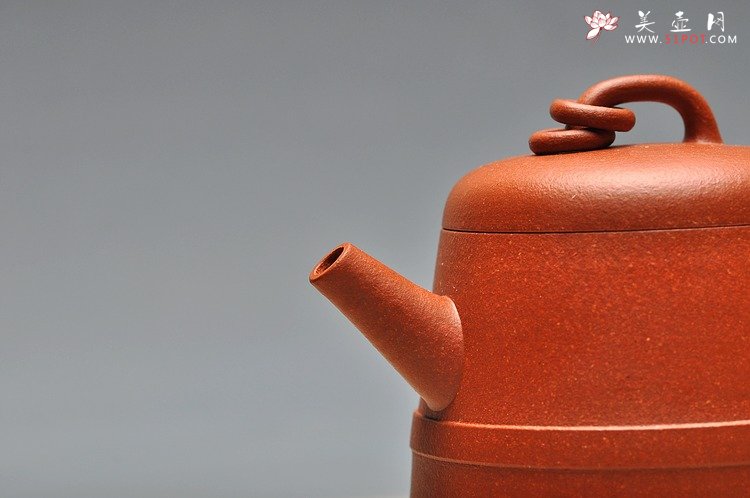 紫砂壶图片：经典作品 古朴典雅  全手花樽 - 宜兴紫砂壶网