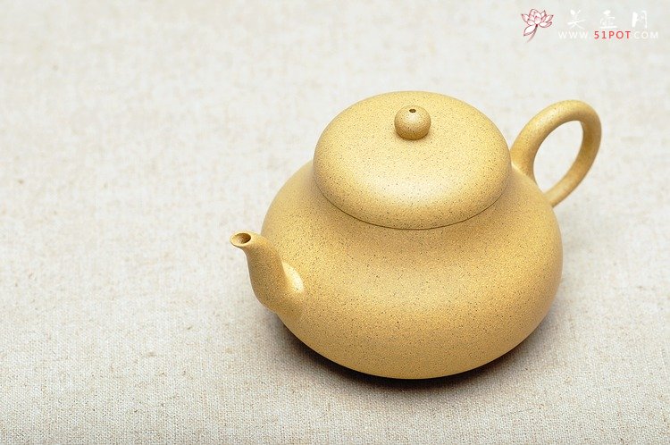 紫砂壶图片：尹君峰新品 本山段全手小君德 秀色可人 - 宜兴紫砂壶网