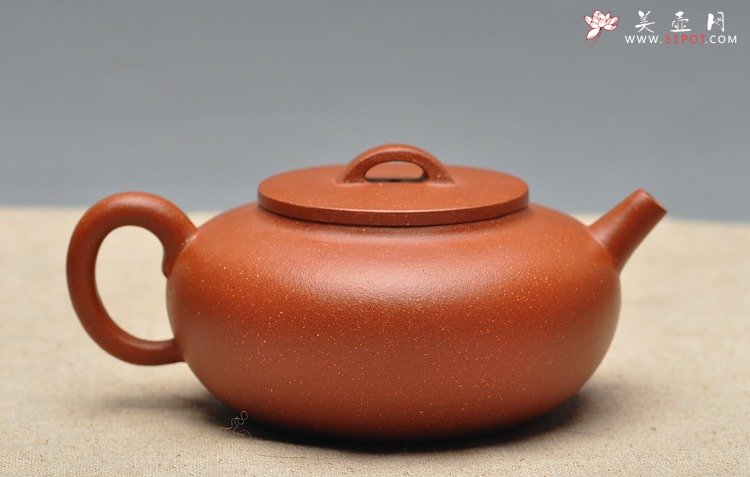 紫砂壶图片： 流畅自然 别具匠心 全手卧轮 新品尝鲜 - 宜兴紫砂壶网