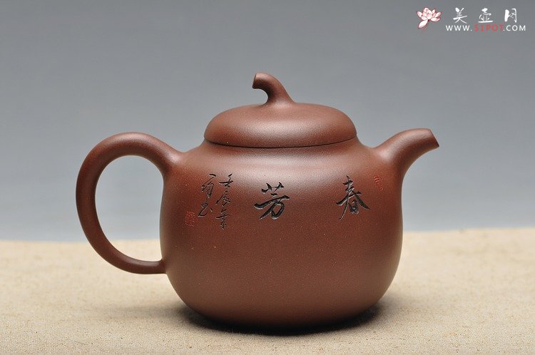紫砂壶图片：传统实用之作  顾式茄段 舒展优美 - 宜兴紫砂壶网