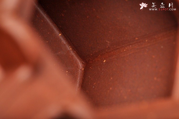 紫砂壶图片：许浒壬辰年力作 全手工僧帽 追慕顾风 细品 - 宜兴紫砂壶网