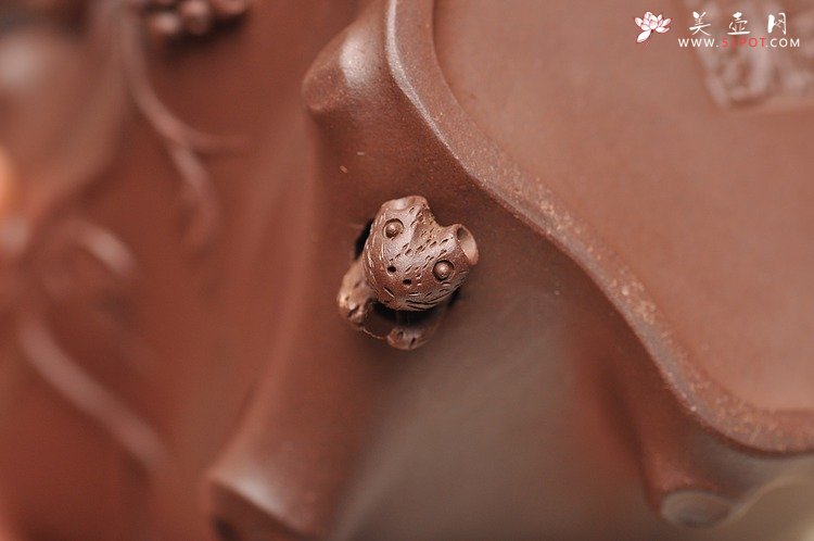 紫砂壶图片：恽益萍 松鼠葡萄桩 松鼠松桩 - 宜兴紫砂壶网