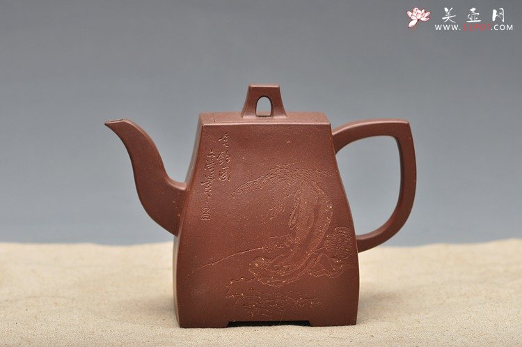 紫砂壶图片：神骏飘逸 气度非凡 全手工方中云壶 珍藏佳品 - 宜兴紫砂壶网