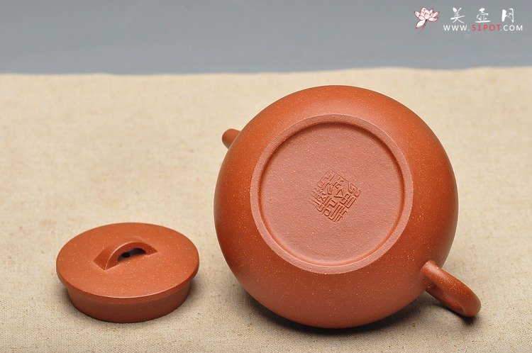 紫砂壶图片： 流畅自然 别具匠心 全手卧轮 新品尝鲜 - 宜兴紫砂壶网