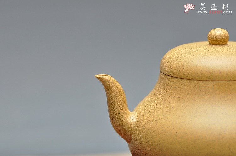 紫砂壶图片：尹君峰新品 本山段全手小君德 秀色可人 - 宜兴紫砂壶网