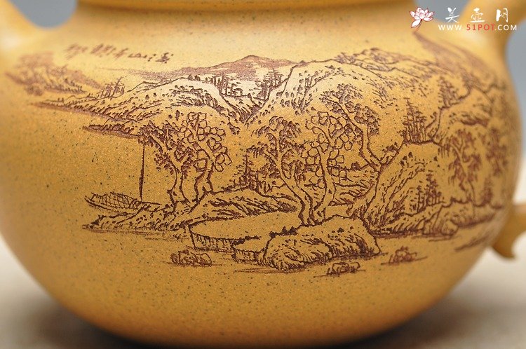 紫砂壶图片：古朴经典 儒雅得体 通景山水 莲子 - 宜兴紫砂壶网