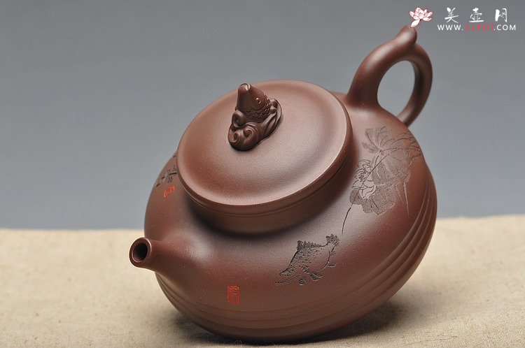 紫砂壶图片：造型新颖 寓意吉祥 鱼跃壶 送礼佳品 老拼紫 - 宜兴紫砂壶网