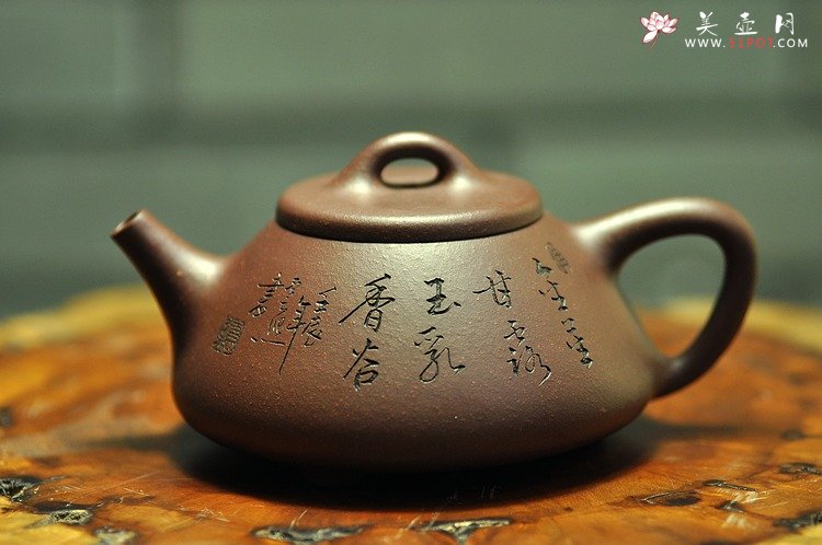 紫砂壶图片： 清隽挺拔  子冶石瓢 骨肉均挺 弱水三千只取一瓢 - 宜兴紫砂壶网