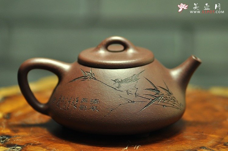 紫砂壶图片： 清隽挺拔  子冶石瓢 骨肉均挺 弱水三千只取一瓢 - 宜兴紫砂壶网