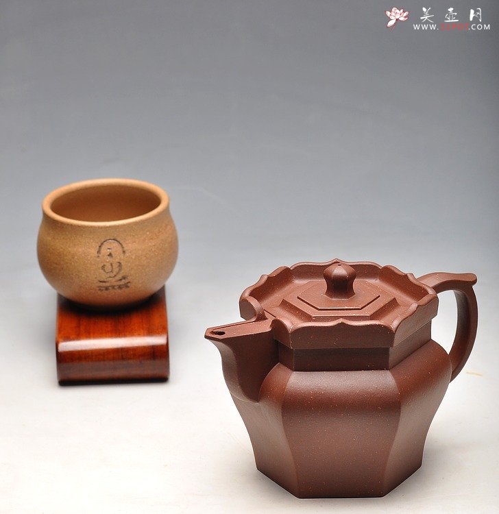 紫砂壶图片：许浒壬辰年力作 全手工僧帽 追慕顾风 细品 - 宜兴紫砂壶网