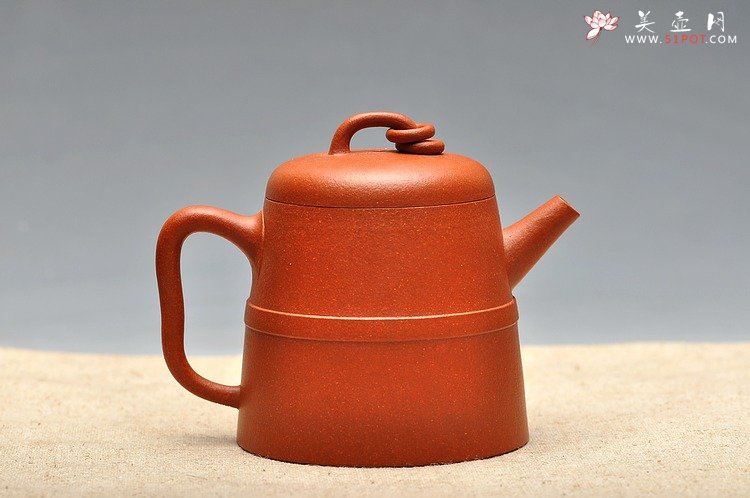 紫砂壶图片：经典作品 古朴典雅  全手花樽 - 宜兴紫砂壶网