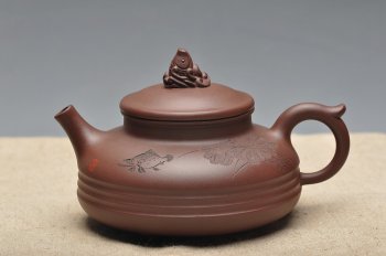 紫砂壶图片：造型新颖 寓意吉祥 鱼跃壶 送礼佳品 老拼紫 - 宜兴紫砂壶网