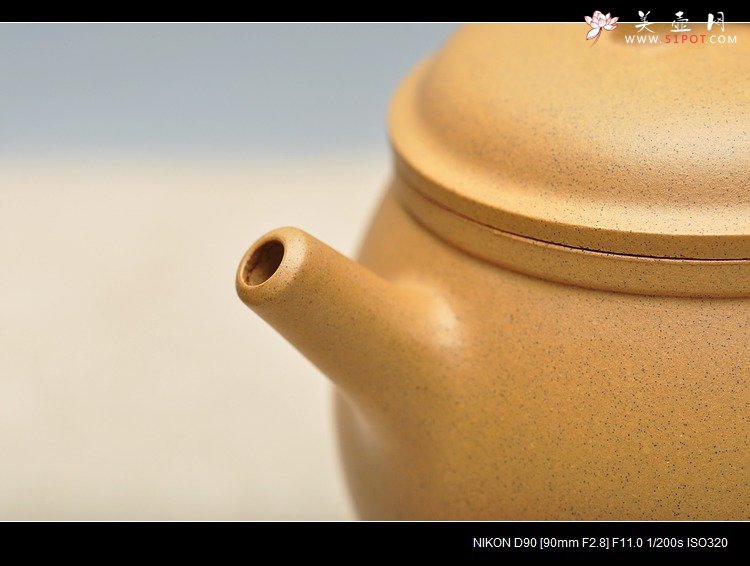 紫砂壶图片：造型古雅 稳重大气 三足鼎壶 - 宜兴紫砂壶网