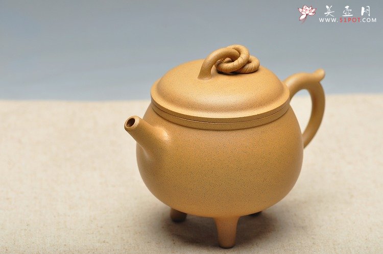 紫砂壶图片：造型古雅 稳重大气 三足鼎壶 - 宜兴紫砂壶网