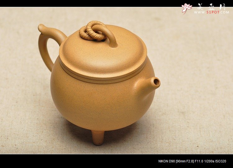 紫砂壶图片：造型古雅 稳重大气 三足鼎壶 - 宜兴紫砂壶网