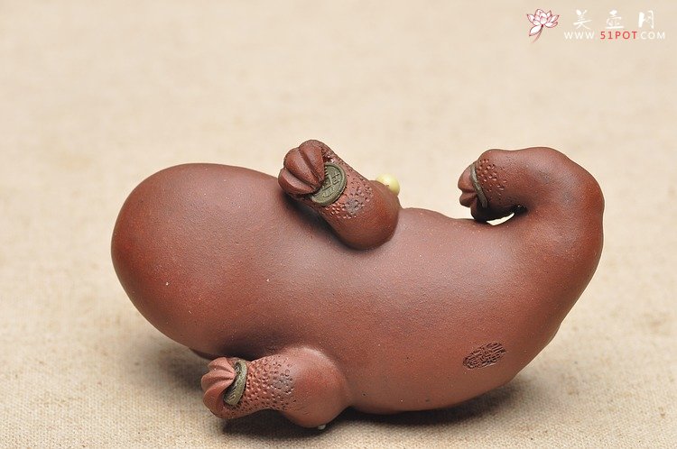 紫砂壶图片：珠光宝气的金蟾 传神 - 宜兴紫砂壶网