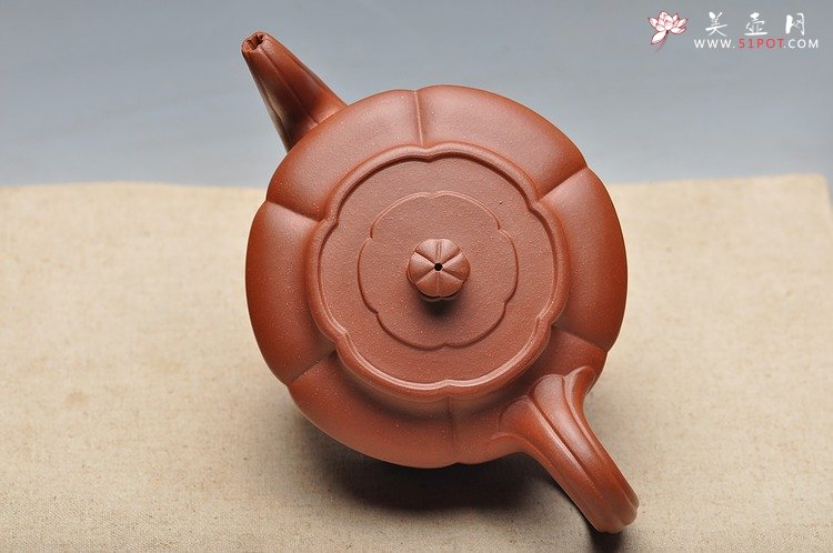 紫砂壶图片：经典筋囊器 何卫枫新作  精品梅花周盘 - 宜兴紫砂壶网