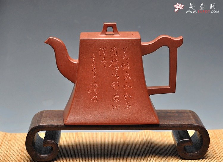 紫砂壶图片：史金妹最新力作 全手大方钟 巍巍壶势 - 宜兴紫砂壶网