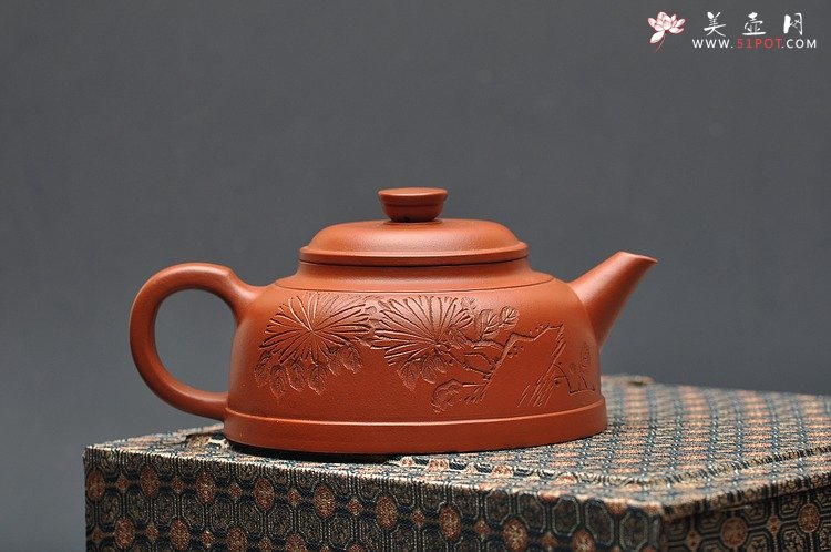 紫砂壶图片：谭泉海装饰 剑流半月 - 宜兴紫砂壶网