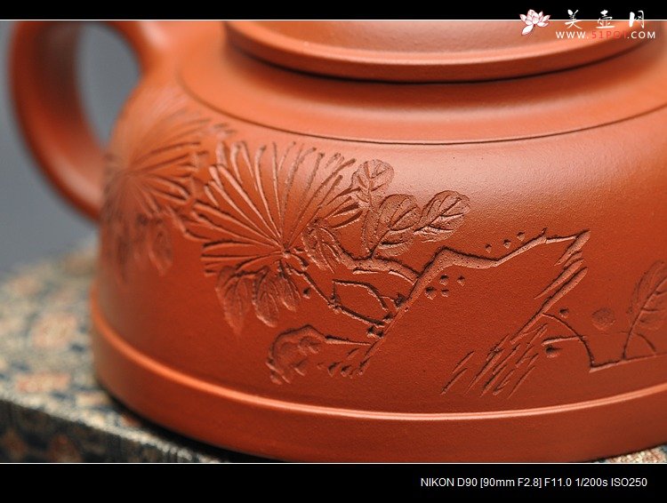 紫砂壶图片：谭泉海装饰 剑流半月 - 宜兴紫砂壶网