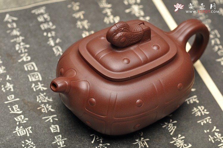 紫砂壶图片：经典代表作 盔甲 - 宜兴紫砂壶网
