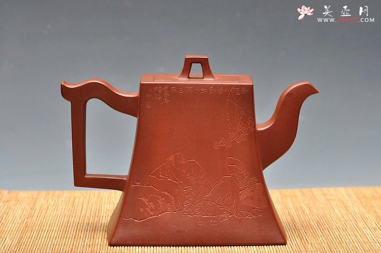 紫砂壶图片：史金妹最新力作 全手大方钟 巍巍壶势 - 宜兴紫砂壶网