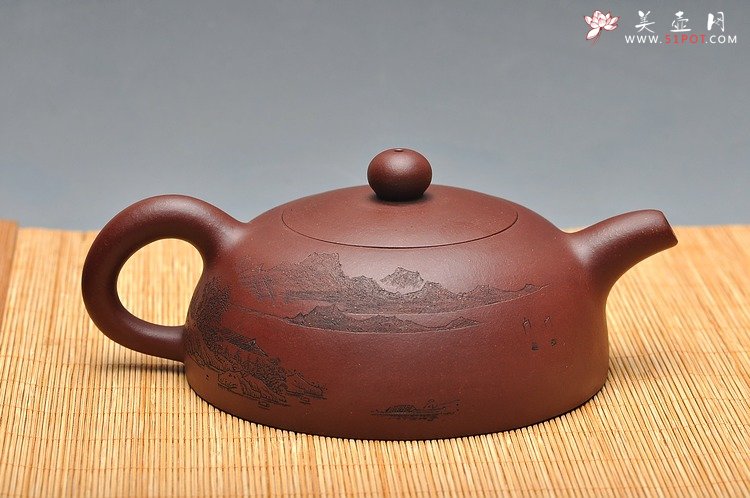 紫砂壶图片：实力体现 全手难度 大半月 通景山水 精品 - 宜兴紫砂壶网