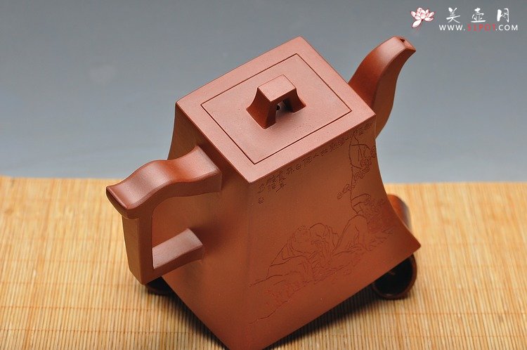 紫砂壶图片：史金妹最新力作 全手大方钟 巍巍壶势 - 宜兴紫砂壶网