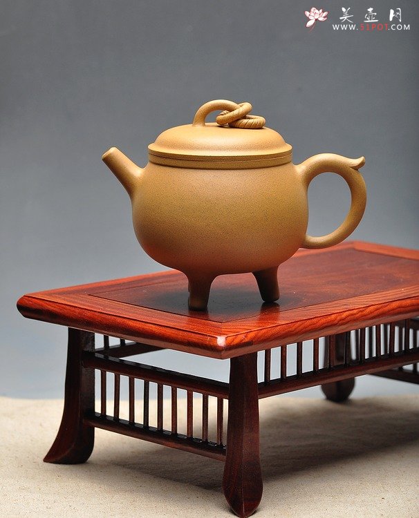 紫砂壶图片：造型古雅 稳重大气 三足鼎壶 - 宜兴紫砂壶网