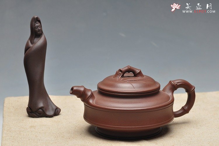 紫砂壶图片：羊脂紫泥 精神 贴叶细腻挺拔 双线竹鼓 - 宜兴紫砂壶网