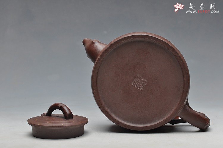 紫砂壶图片：原创作品 舒展淡雅  全手花好月圆 - 宜兴紫砂壶网