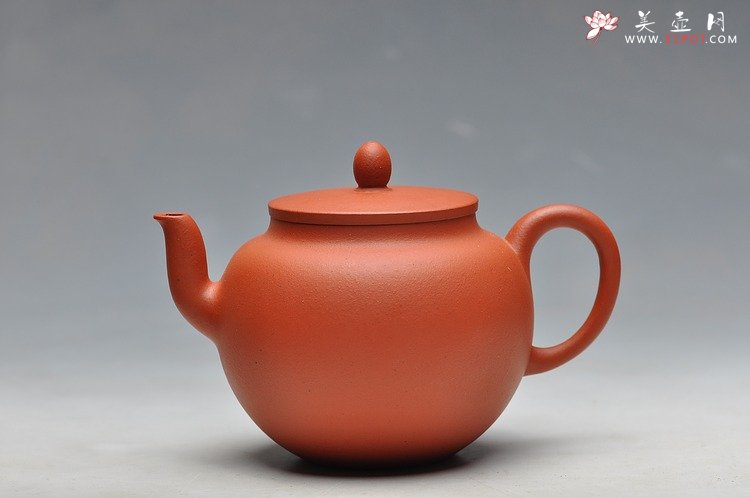 紫砂壶图片：线条流畅 挺拔优雅 全手红泥迎春 静如处子 - 宜兴紫砂壶网