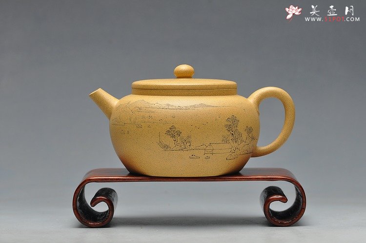 紫砂壶图片：墨陶装饰  王翔山水  全手古柿 淡雅得趣 - 宜兴紫砂壶网