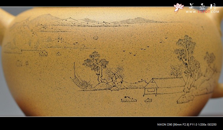 紫砂壶图片：墨陶装饰  王翔山水  全手古柿 淡雅得趣 - 宜兴紫砂壶网