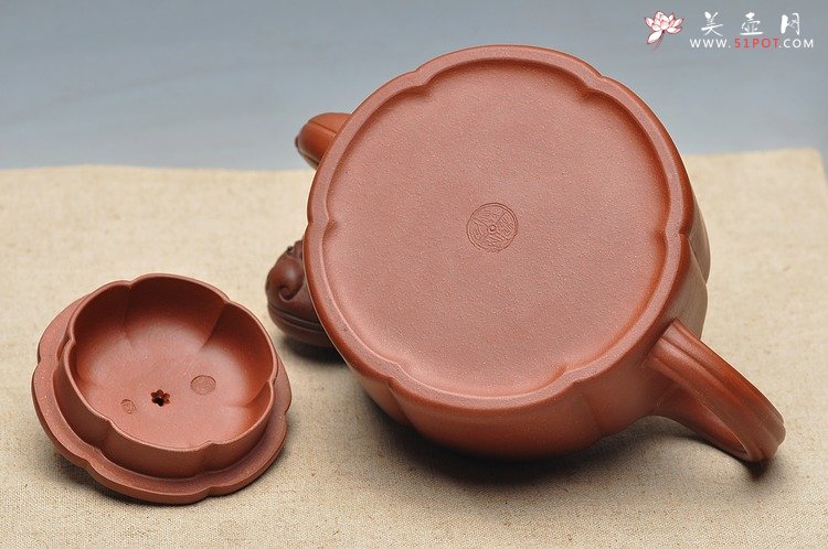 紫砂壶图片：经典筋囊器 何卫枫新作  精品梅花周盘 - 宜兴紫砂壶网