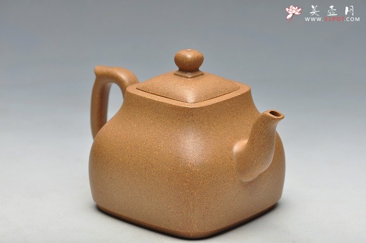 紫砂壶图片：何卫枫全手新品 高古典雅 敦厚君子 墩方 - 宜兴紫砂壶网