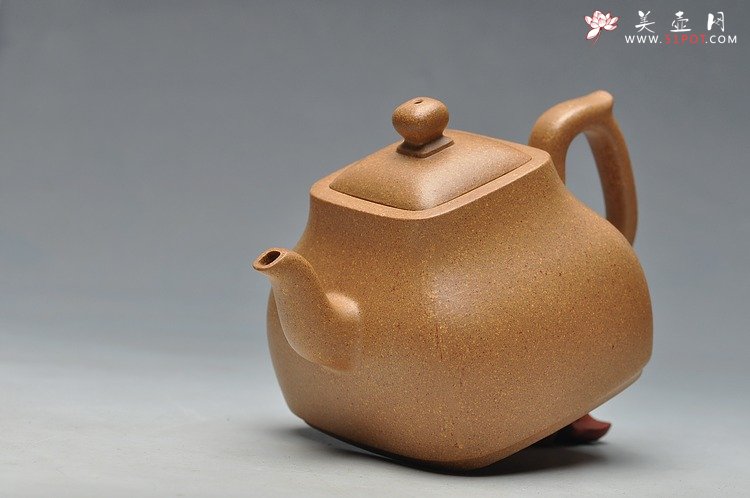 紫砂壶图片：何卫枫全手新品 高古典雅 敦厚君子 墩方 - 宜兴紫砂壶网