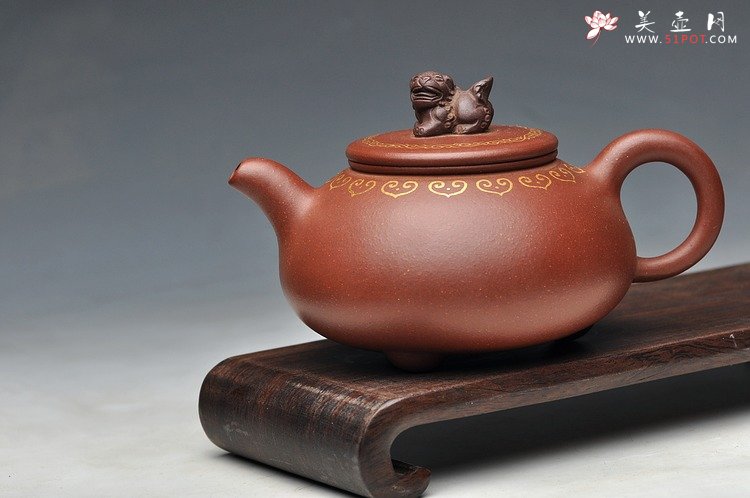 紫砂壶图片：真金装饰 自然优雅 送礼自用  如意狮韵 优质底槽青 - 宜兴紫砂壶网