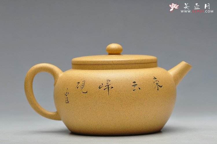 紫砂壶图片：墨陶装饰  王翔山水  全手古柿 淡雅得趣 - 宜兴紫砂壶网