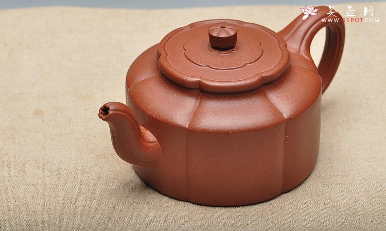 紫砂壶图片：经典筋囊器 何卫枫新作  精品梅花周盘 - 宜兴紫砂壶网