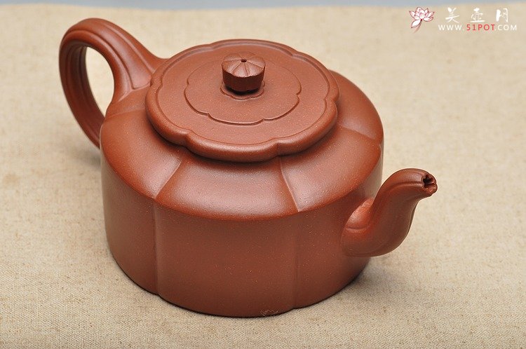 紫砂壶图片：经典筋囊器 何卫枫新作  精品梅花周盘 - 宜兴紫砂壶网