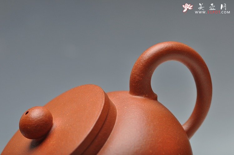 紫砂壶图片：珠圆玉润 饱满可人全手降坡之平盖莲子 - 宜兴紫砂壶网