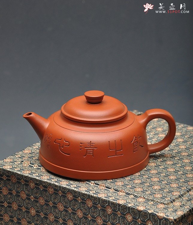 紫砂壶图片：谭泉海装饰 剑流半月 - 宜兴紫砂壶网