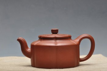 紫砂壶图片：经典筋囊器 何卫枫新作  精品梅花周盘 - 宜兴紫砂壶网