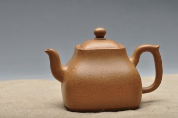 紫砂壶图片：何卫枫全手新品 高古典雅 敦厚君子 墩方 - 宜兴紫砂壶网